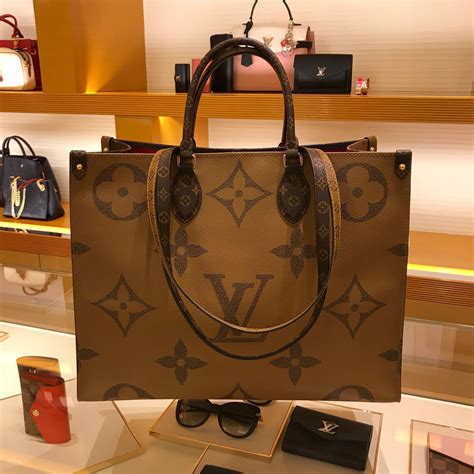 Louis Vuitton onthego tote